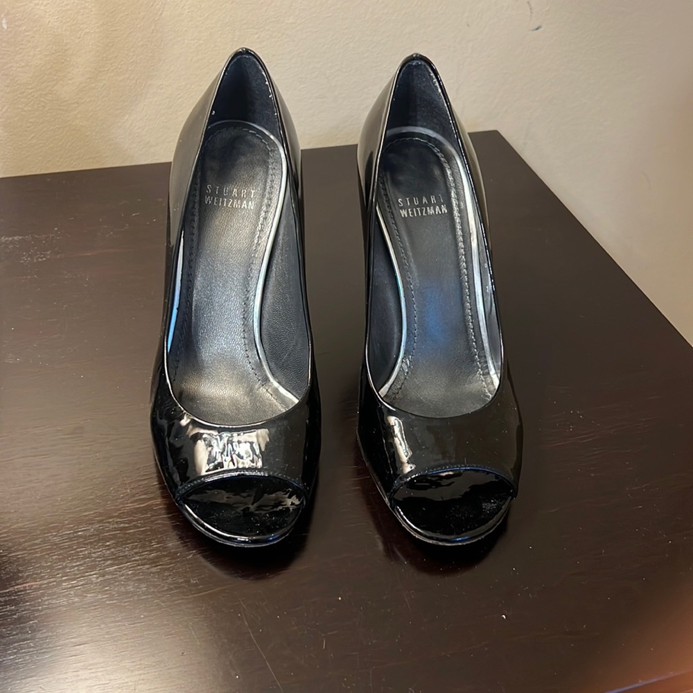 Black patent Stuart weitzman pumps